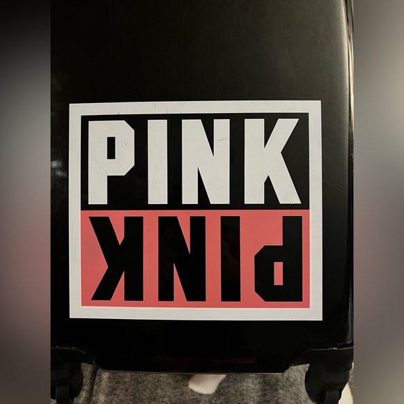VS PINK RARE HTF 2018 HARD PLASTIC SHELL BLACK/WHITE LOGO ROLLING SUITCASE. - Picture 2 of 16